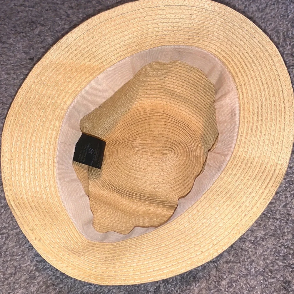 Back-bow hat - Picture 3 of 4